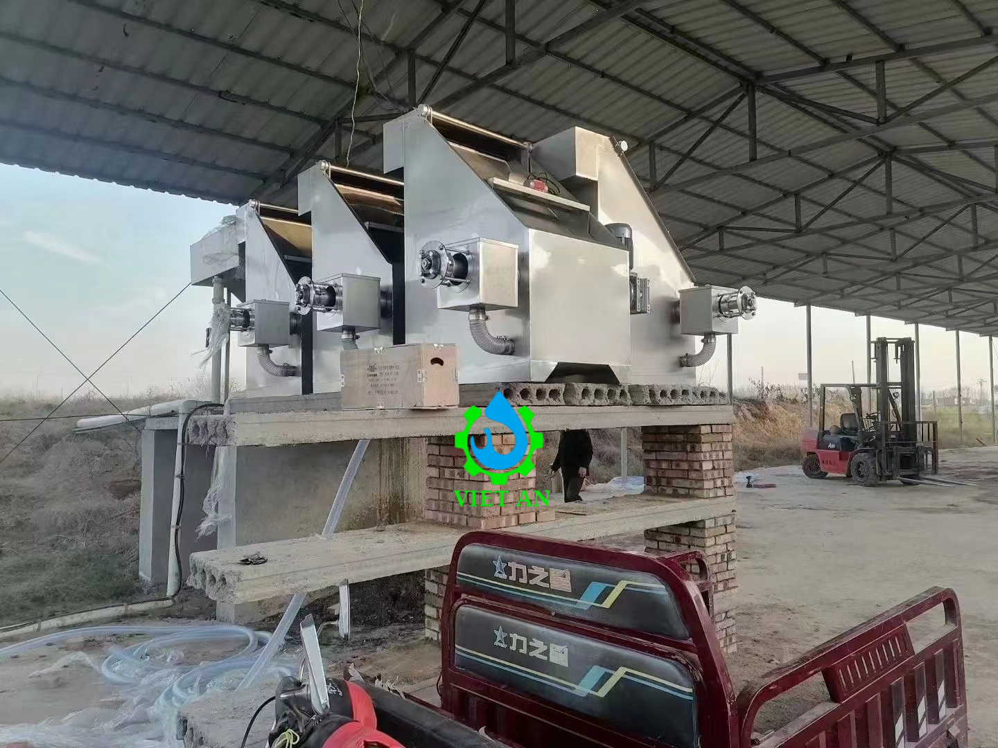 Máy tách phân heo