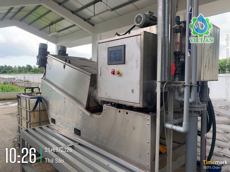 Máy ép bùn trục vít xử lý bùn sinh học trong hệ thống nước thải