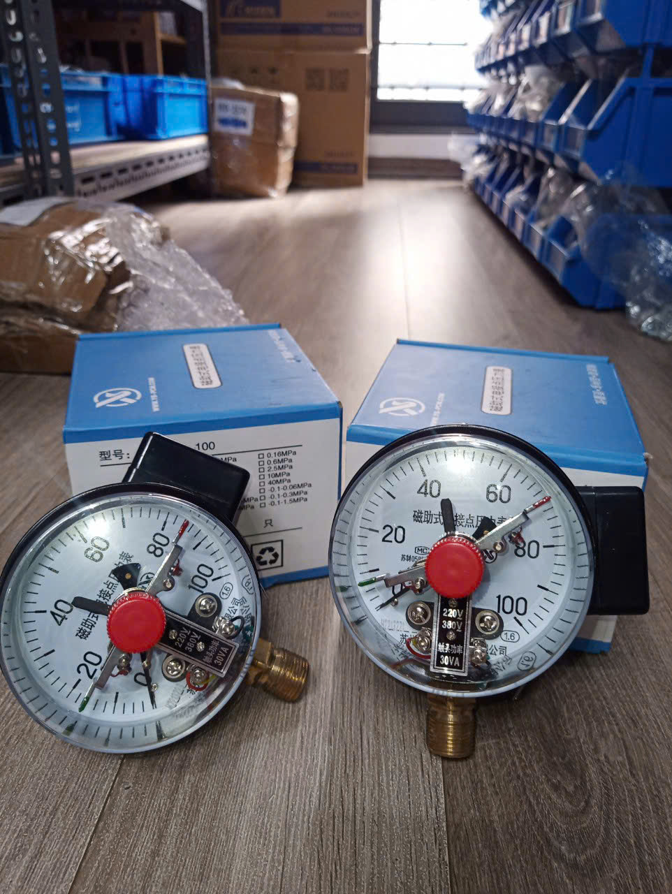 Đồng hồ áp suất 3 kim